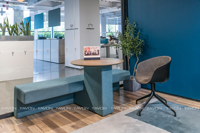 雅風辦公家具展廳二樓休閑區(qū)沙發(fā)椅子